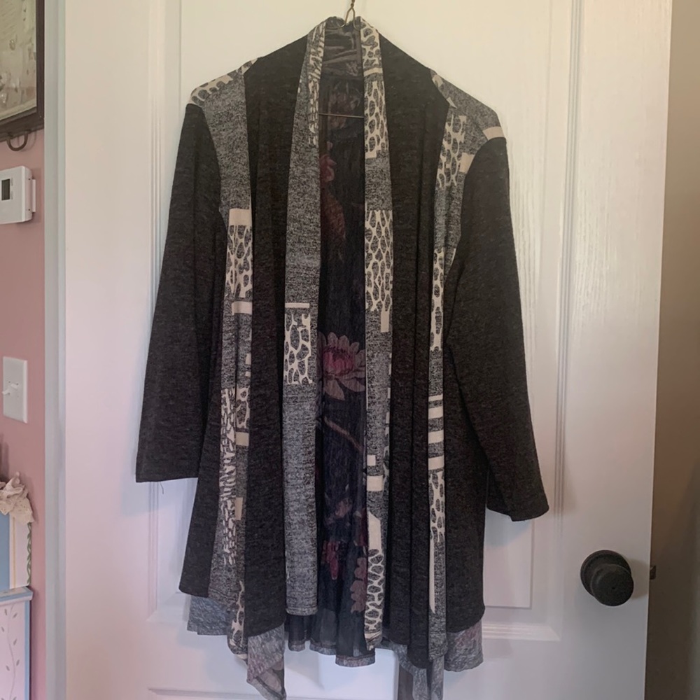 Ali Miles from Dillards reversible jacket. Size medium/large. New condition.